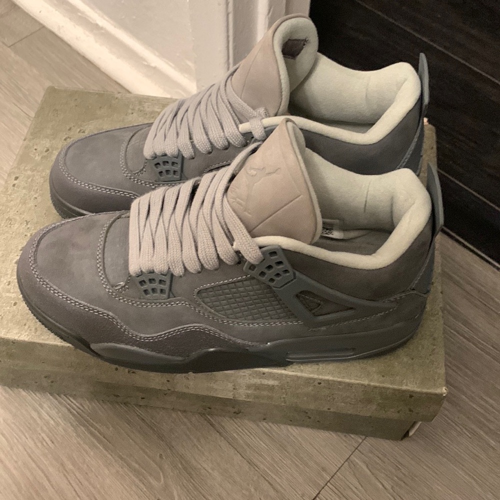 Jordan Gray Sneakers Low-Top Suede Design